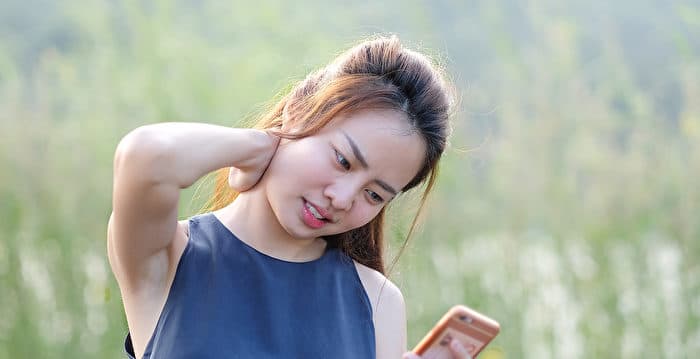 远离“科技颈” 别让低头悄悄伤害你的颈椎
