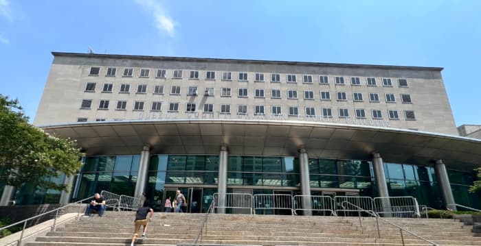 17岁华生遭围殴抢劫重伤 母吁正视青少年霸凌问题