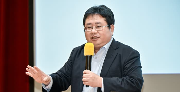 名嘴疑配合中共叙事转移焦点 抹黑矢板明夫美化袭击