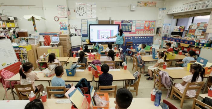 报告：纽约市近半公校未达基本学业标准