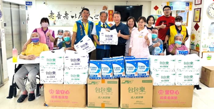 企业关怀护理之家住民  爱心照护耗材送暖北荣桃园分院