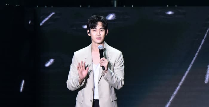 暂停活动后 金秀贤为拍摄广告首度公开露面