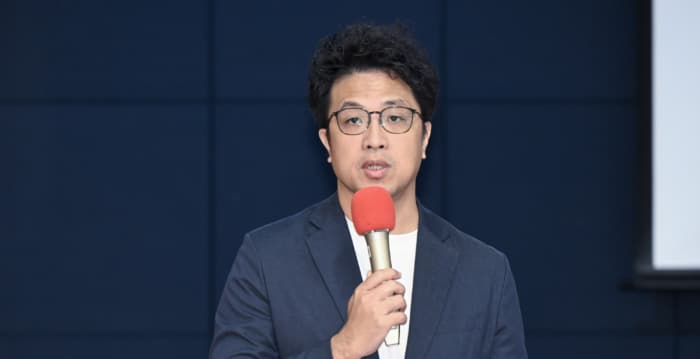 沈伯洋抛运动政见 关渡兴建足球场 花博盖运动中心