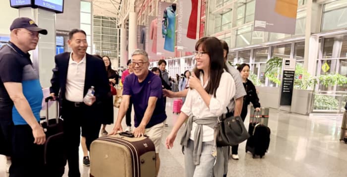 庄雅淑主任荣升返台 侨界人士自发赴机场送行