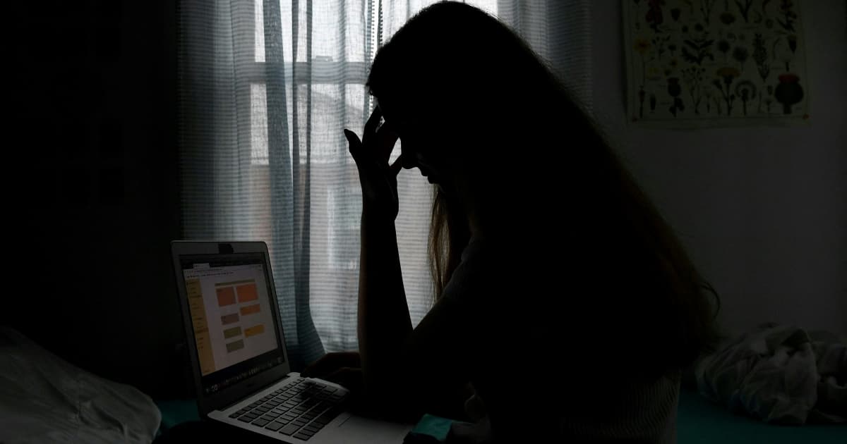 研究：四成青少年悲观无助  药物与逃学突出
