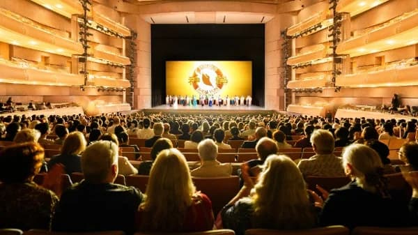 Chinese Democracy Activists Show Support at Shen Yun’s Toronto Performances