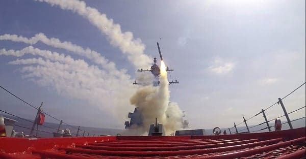 美军再袭伊朗90个目标 革命卫队3人亡 国际油价上涨(图)