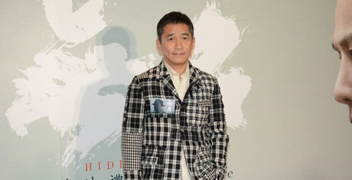 梁朝伟香港谢票疑生意外 遭粉丝挤到跪地