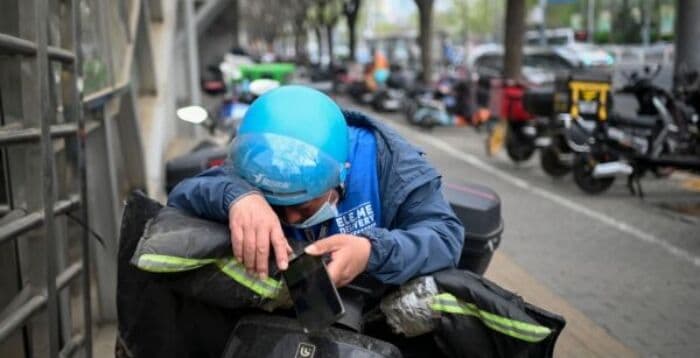 中国外卖骑手超编1600万人 网约车市场亦饱和