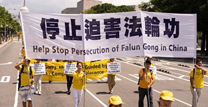 河北村民在自家贴“真善忍好” 遭警察绑架