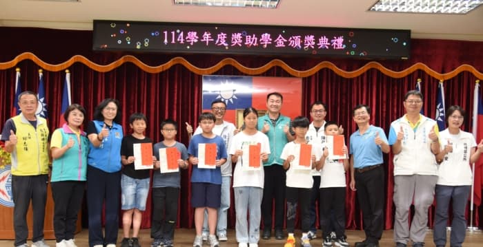 通霄发电厂颁发近600万奖助学金 祝学子眼中有光 脚下有路