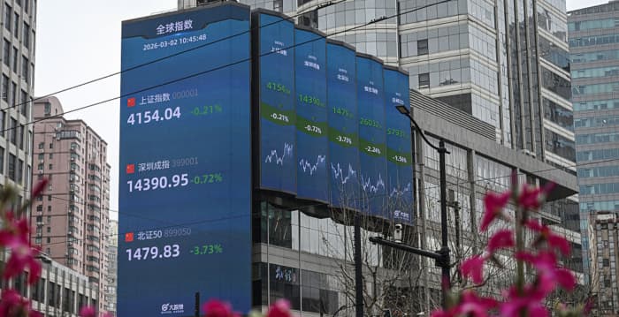 A股四大股指齐跌 半导体股领跌 多股跌超10%