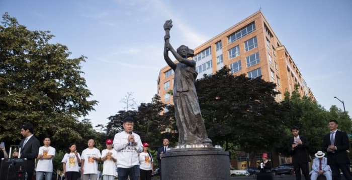 华府共产主义受难者纪念碑前 各界烛光悼六四