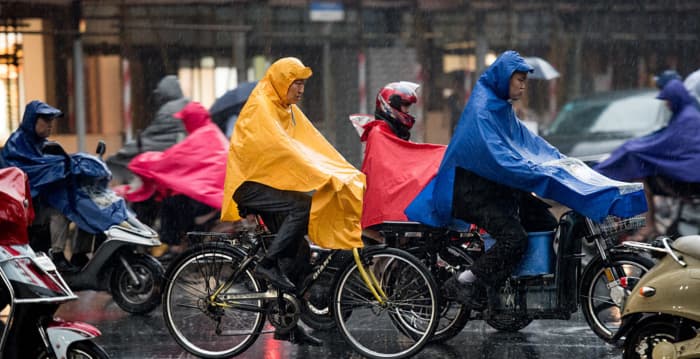 大陆南方强降雨来袭 局地雨量或破纪录