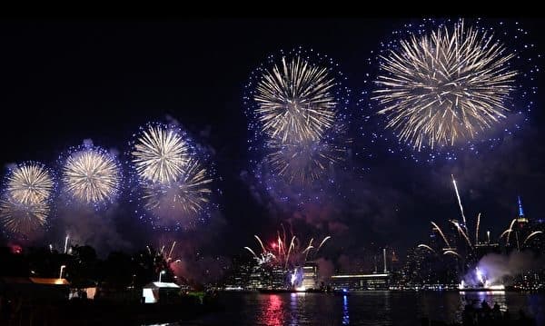 纽约举办建国250周年史上最大庆典 帆船舰队航行哈德逊河
