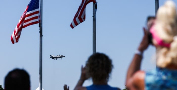 美250周年大庆 F-35B战机展示空中悬停绝技
