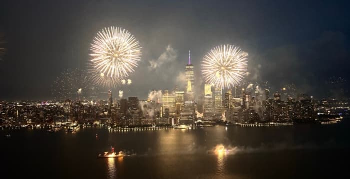 英语漫谈 :烟花、烧烤和热狗——美国人独立日庆祝“三件套”