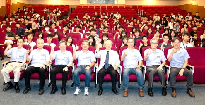 体验生医实验与半导体设计 长庚大学高中生营队热烈登场