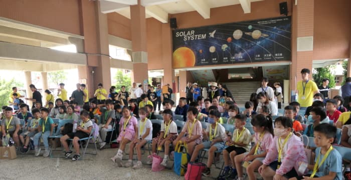 美加青年志工进驻下崙 英语营陪伴偏乡学童成长