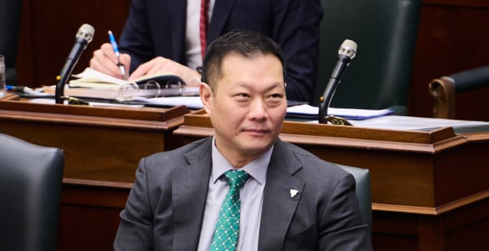 3年报销1.6万酒店费 安省厅长同意全额偿还
