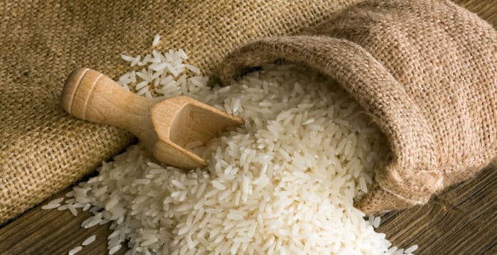 简单妙招:生米放浴室 可吸附湿气和异味
