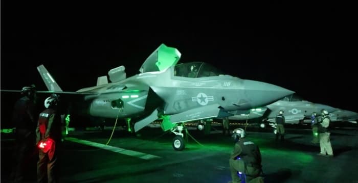 视频:F-35B战机从两栖舰起飞 空袭伊朗