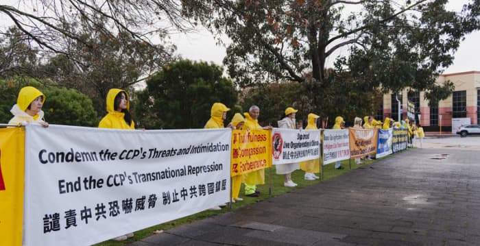 西澳法轮功学员在中领馆外抗议迫害27周年