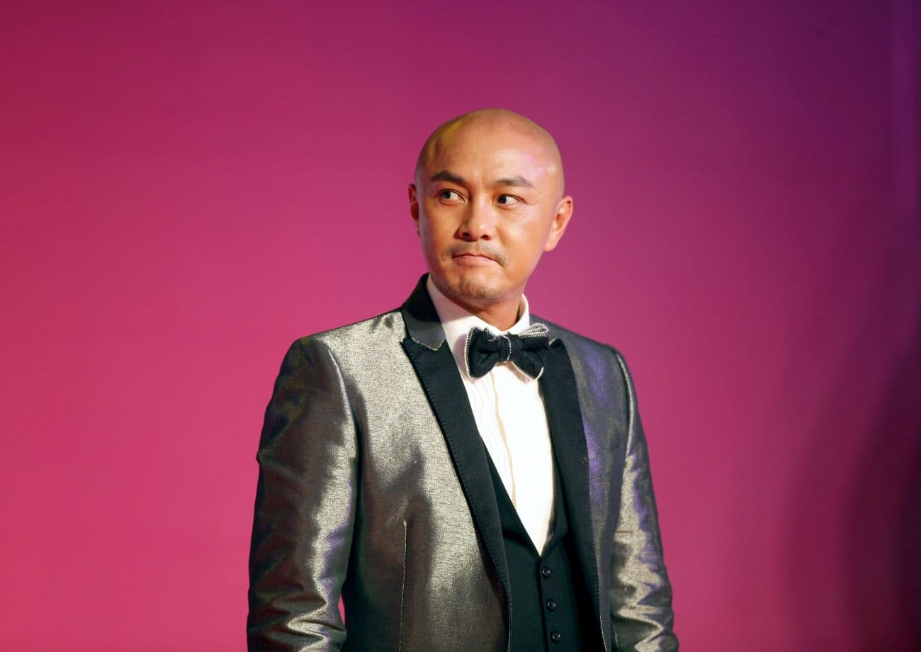 港星张卫健解“光头之谜”自曝片场下跪内幕
