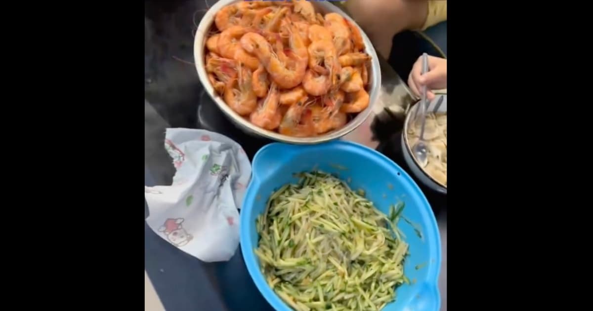 女儿要减肥 被妈妈做的减肥餐震惊(视频)