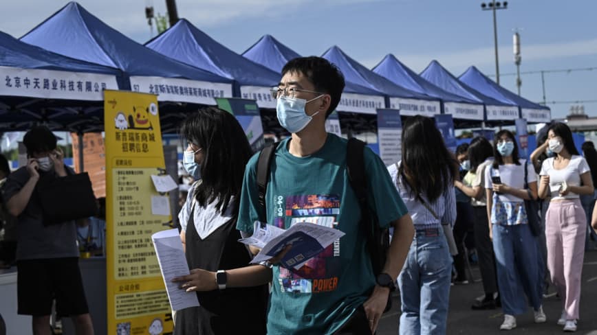 經濟低迷 中共5年規劃罕見未設定就業數字目標