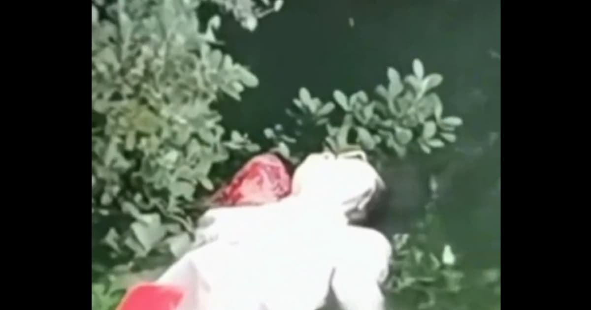 女子漂浮水面20分钟一动不动 吓坏众人(视频)