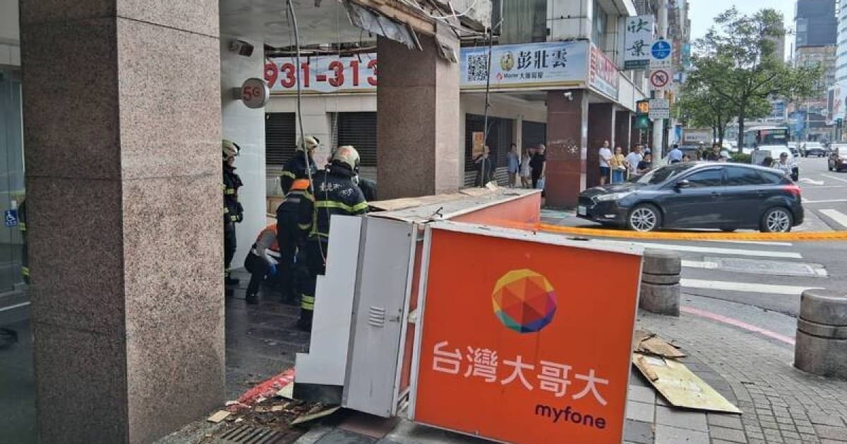 台灣大哥大招牌掉落 2女被砸傷3機車受損