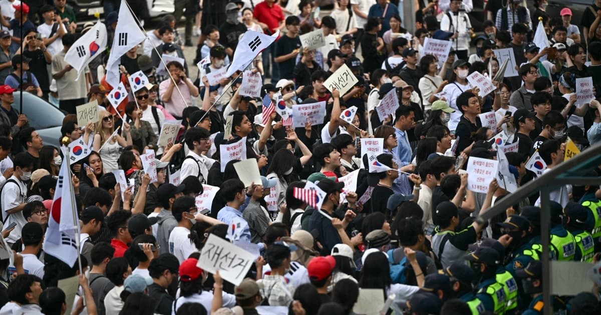 韩国16所大学集会声明 维护民众投票权(视频)