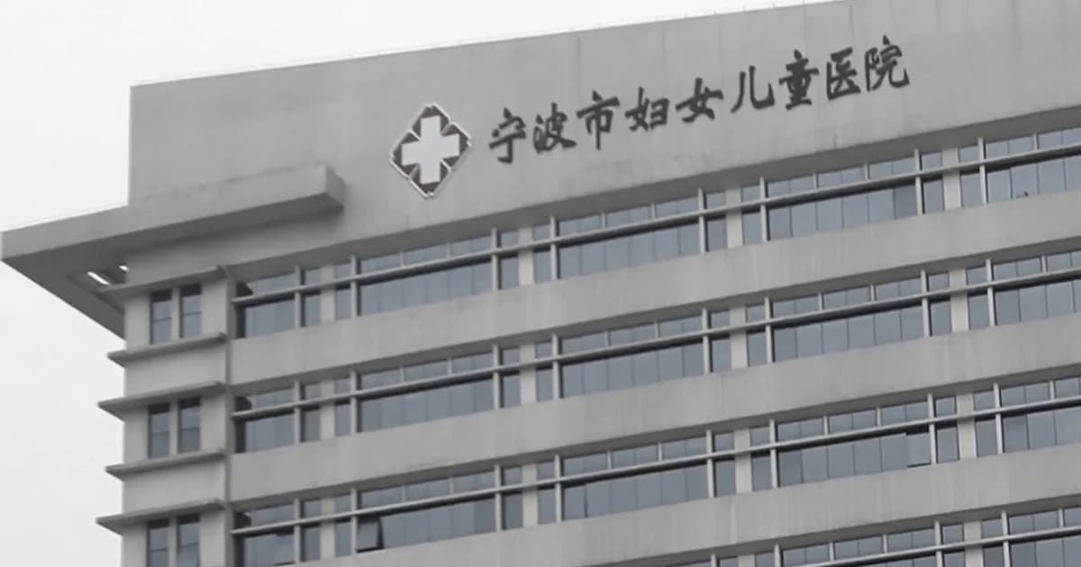 小洛熙一家三口被傳喚未回 多地網友聲援