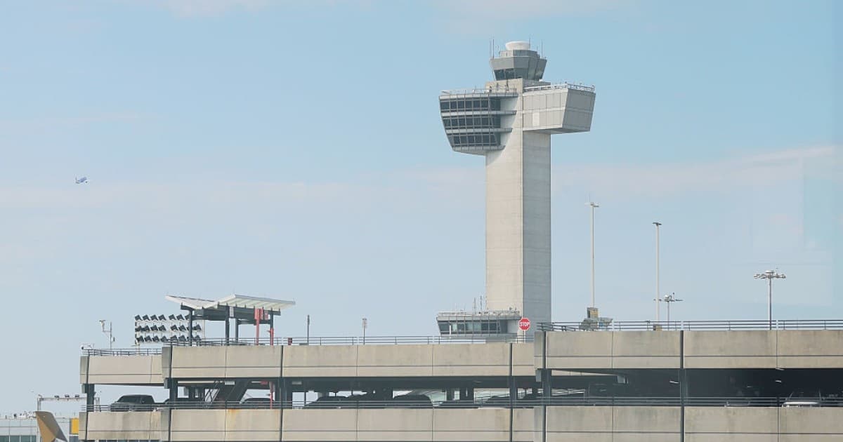 紐約甘迺迪機場驚魂 客機撞無人機、直升機險遭撞