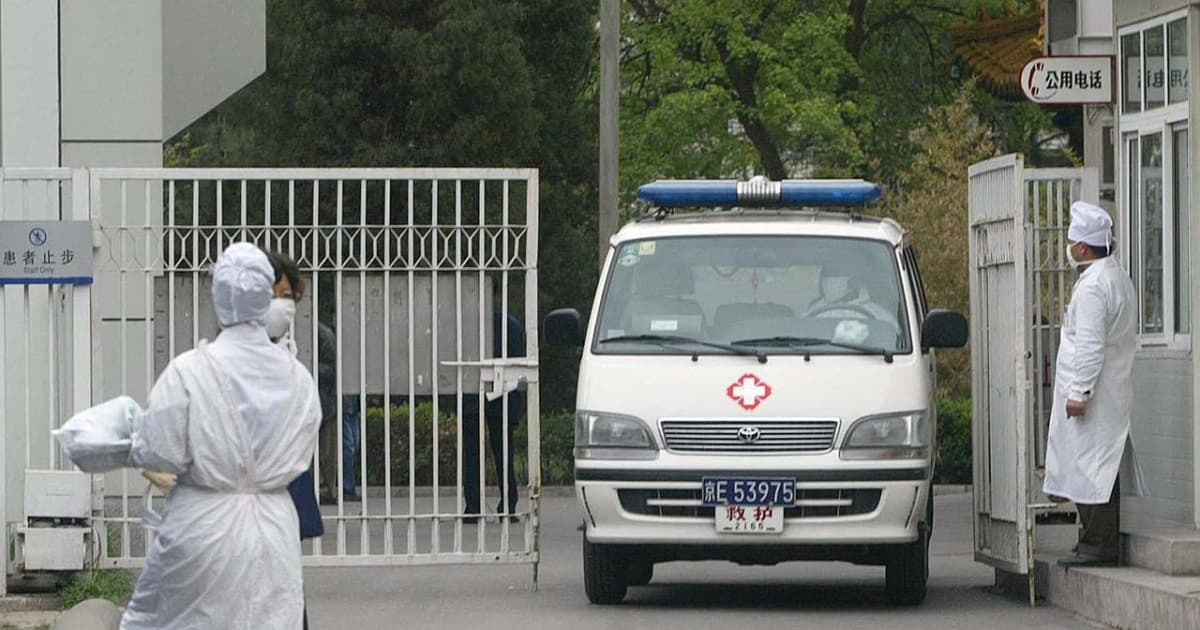 雲南男子被眼鏡蛇咬傷 妻學電視用嘴吮毒也送醫