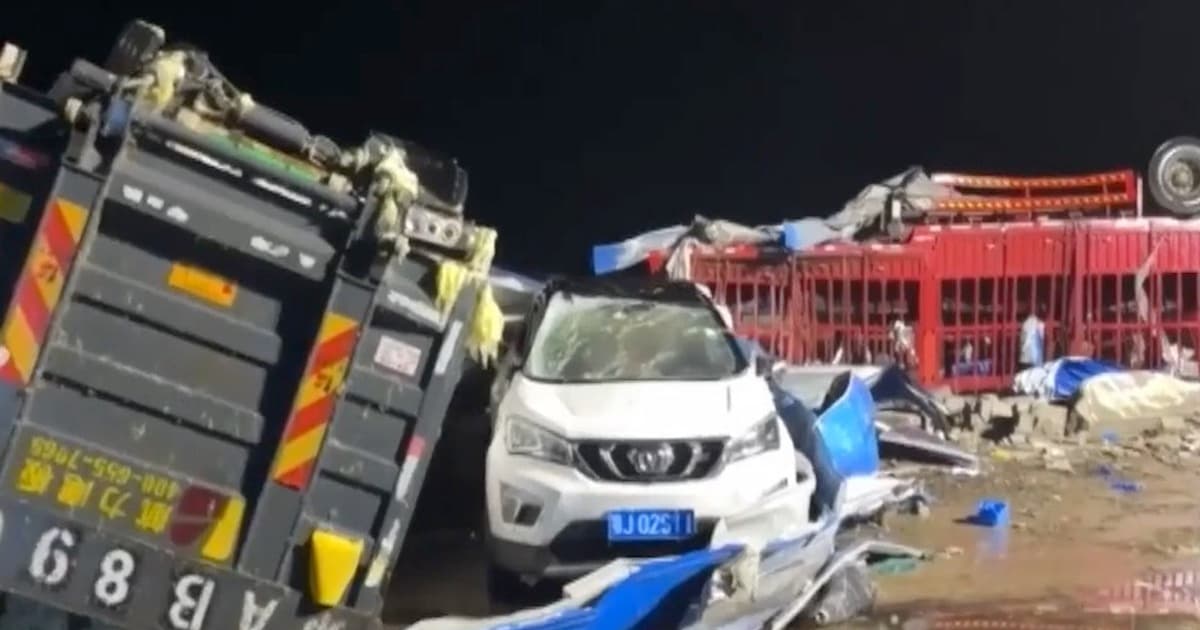 湖北15級龍捲風 車移30米 老人被捲百米高身亡