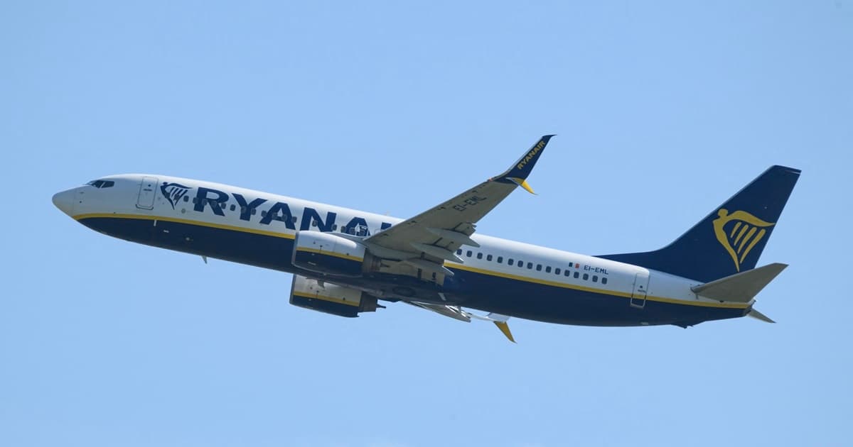 驚悚!客機窗戶高空爆裂 男子頭部被吸出機外(視頻)