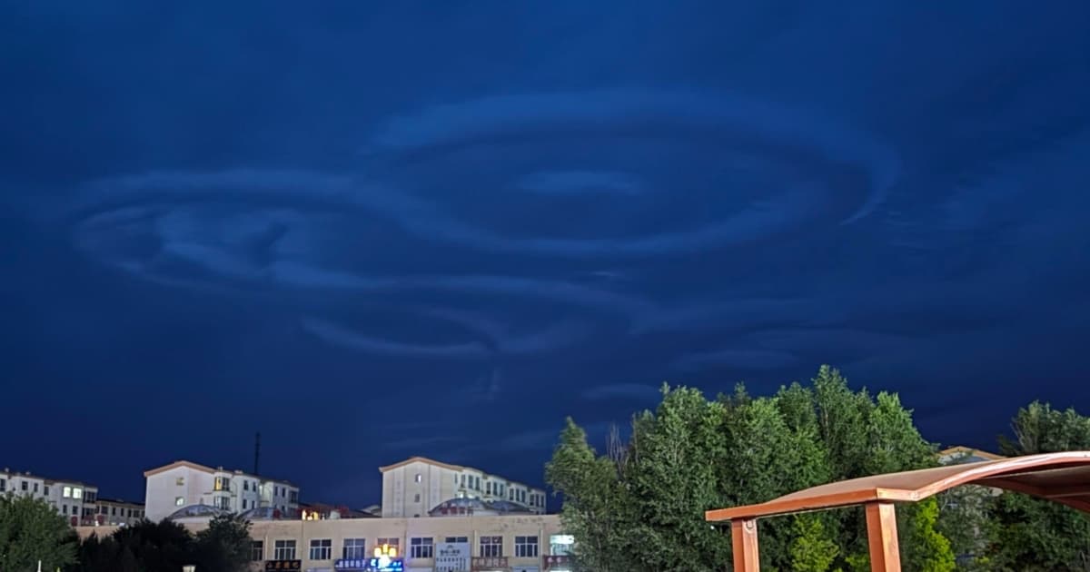 內蒙古夜空出現巨型環狀雲 環環相套(組圖)