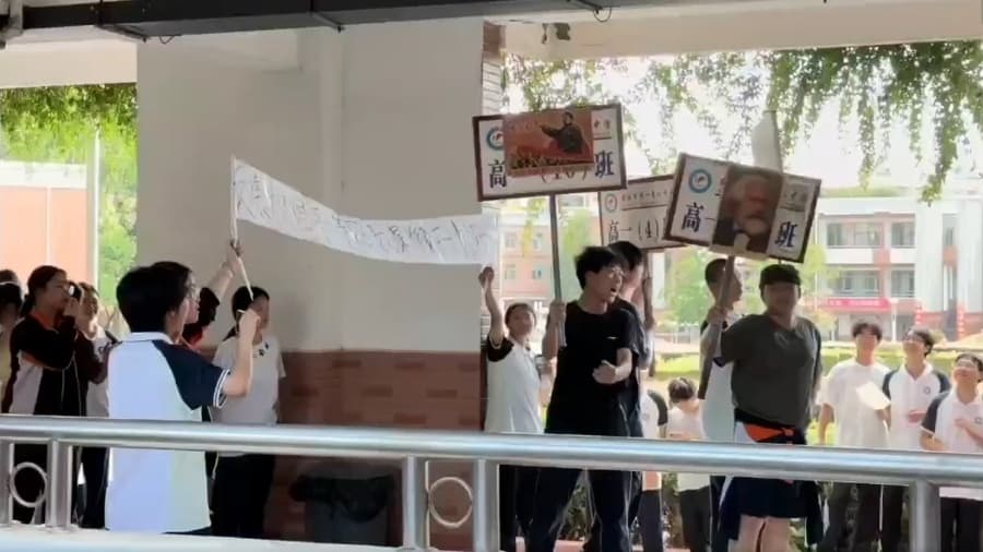 Chinese High School Students Walk Out, Force School to Reverse Summer Vacation Cut