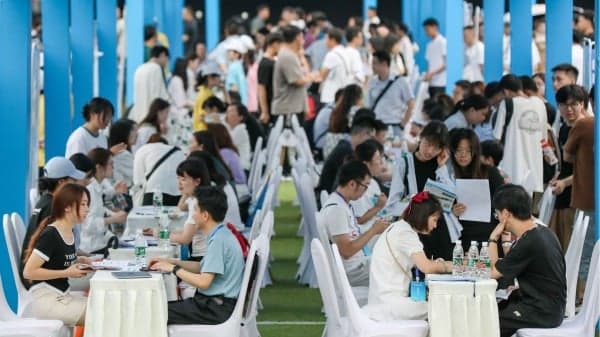 “盛世之牛马 乱世之炮灰” 底层民众心声登微博热搜(图)