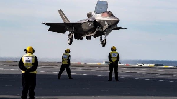 俄军机挑衅英国航母 F-35紧急出动(图)