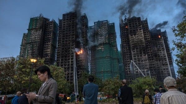 香港宏福苑大火 委员会报告指政府监管不足、责无旁贷(图)