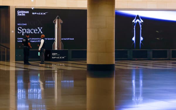 火箭模型、“发射聚会”:华尔街全力为SpaceX IPO造势