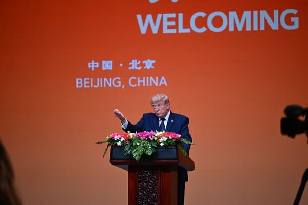 特朗普对华政策转向:视中国为平等的超级大国