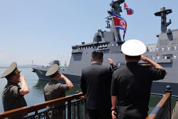 朝鲜“崔贤号”驱逐舰服役,凸显金正恩海军核武化雄心